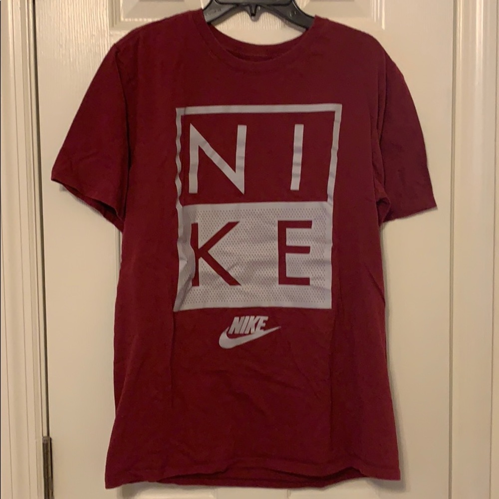 NIKE BOX TEE